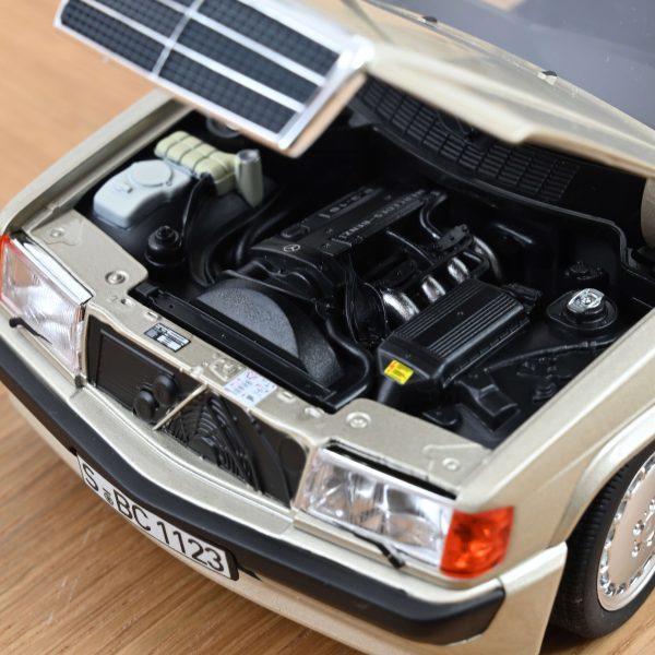 Mercedes-Benz 190 E 2.3-16 1984 Smoke silver metallic - Slika 3