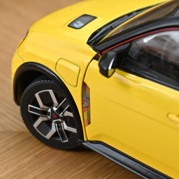 Renault 5 E-Tech Electric 2024 Pop Yellow and Black - Slika 2