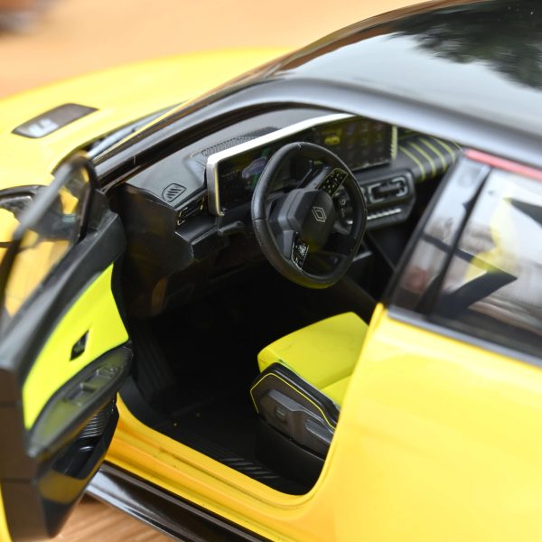 Renault 5 E-Tech Electric 2024 Pop Yellow and Black - Slika 3