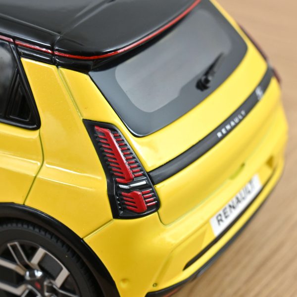Renault 5 E-Tech Electric 2024 Pop Yellow and Black - Slika 5