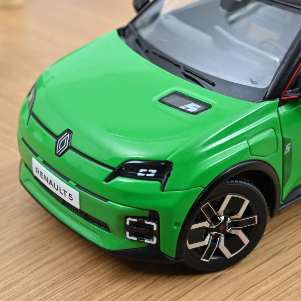 Renault 5 E-Tech Electric 2024 Pop Green and Black - Slika 2
