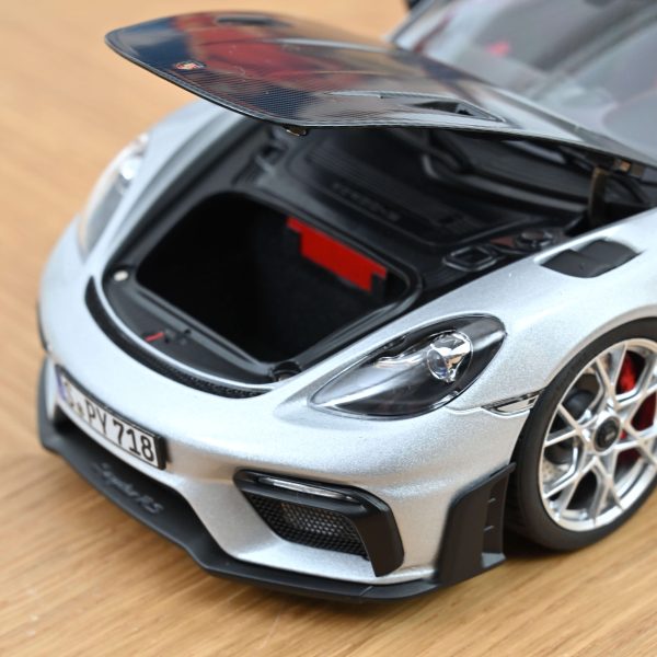 Porsche 718 Spyder RS w/ Weissach Pack 2023 GT-Silvermetallic - Slika 2