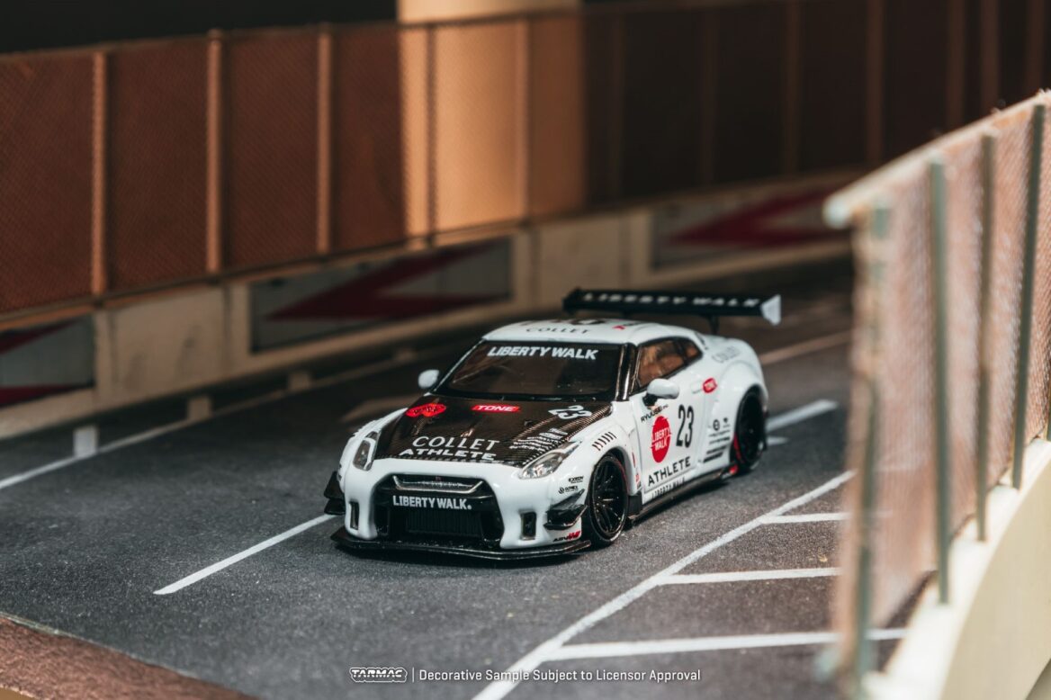 NISSAN GT-R (R35) LB WORKS TYPE 2 WHITE ATHLETE X COLLET IN A LB LIMITED TIN CAN 2025, (sa metalnom kanticom od ulja) - Slika 4