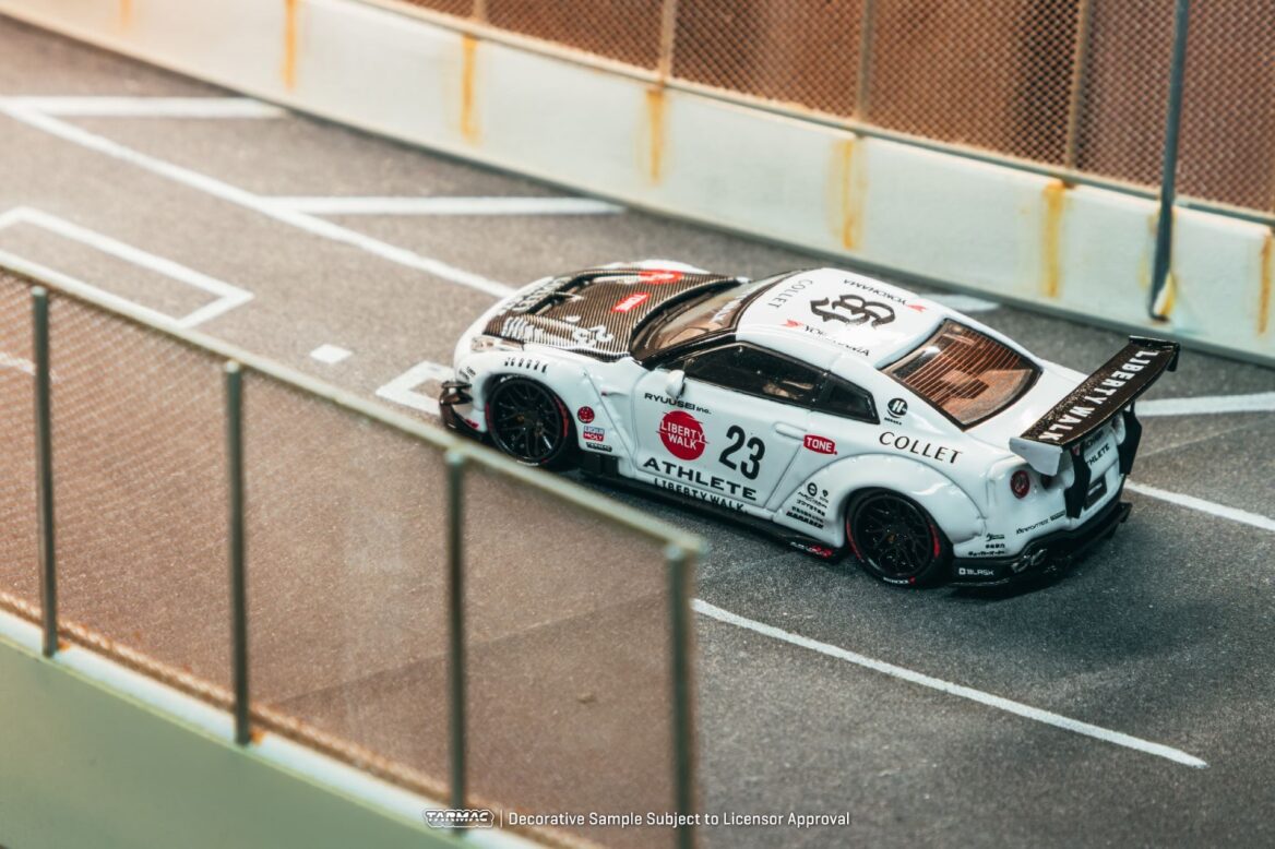 NISSAN GT-R (R35) LB WORKS TYPE 2 WHITE ATHLETE X COLLET IN A LB LIMITED TIN CAN 2025, (sa metalnom kanticom od ulja) - Slika 5