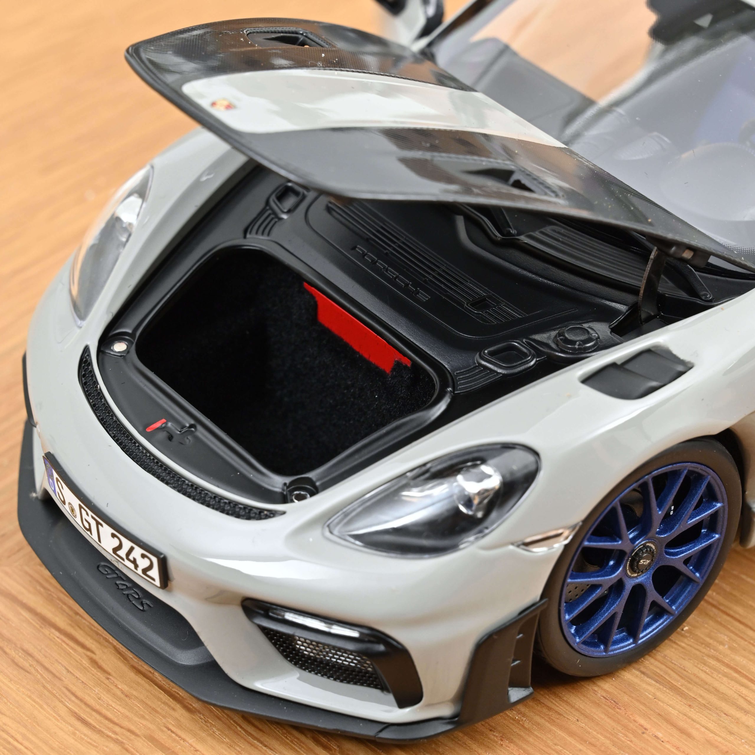 Porsche Cayman GT4 RS w/Weissach Pack 2023 Chalk - Slika 4