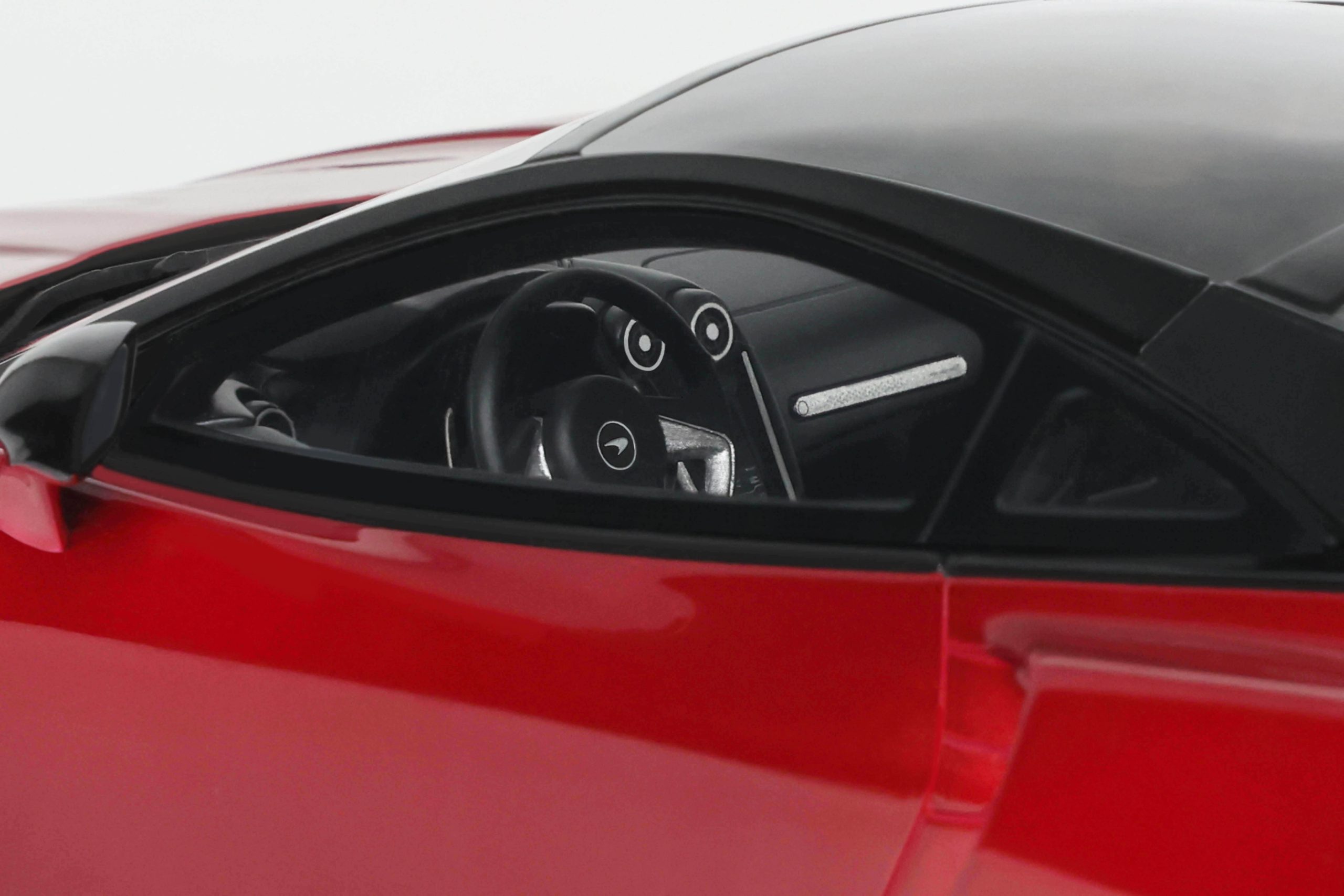 MCLAREN GTS AMARANTH RED 2023 - Slika 2